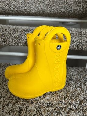 UNISEX Crocs Handle It Rain Boots - Yellow - Size C10 (Toddler)